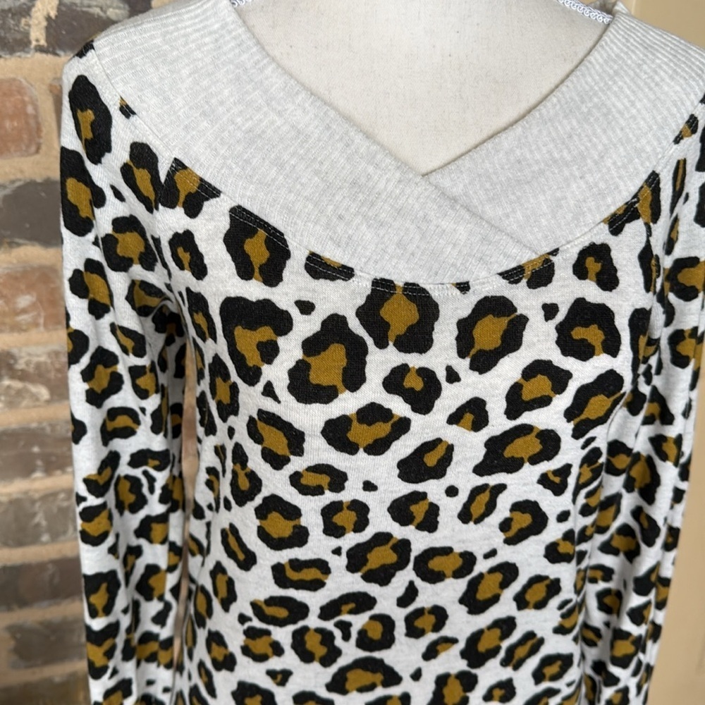 Ivory Leopard Animal Print Long Sleeve Top Contrast Rib Knit Trim Streetwear - Picture 3 of 13